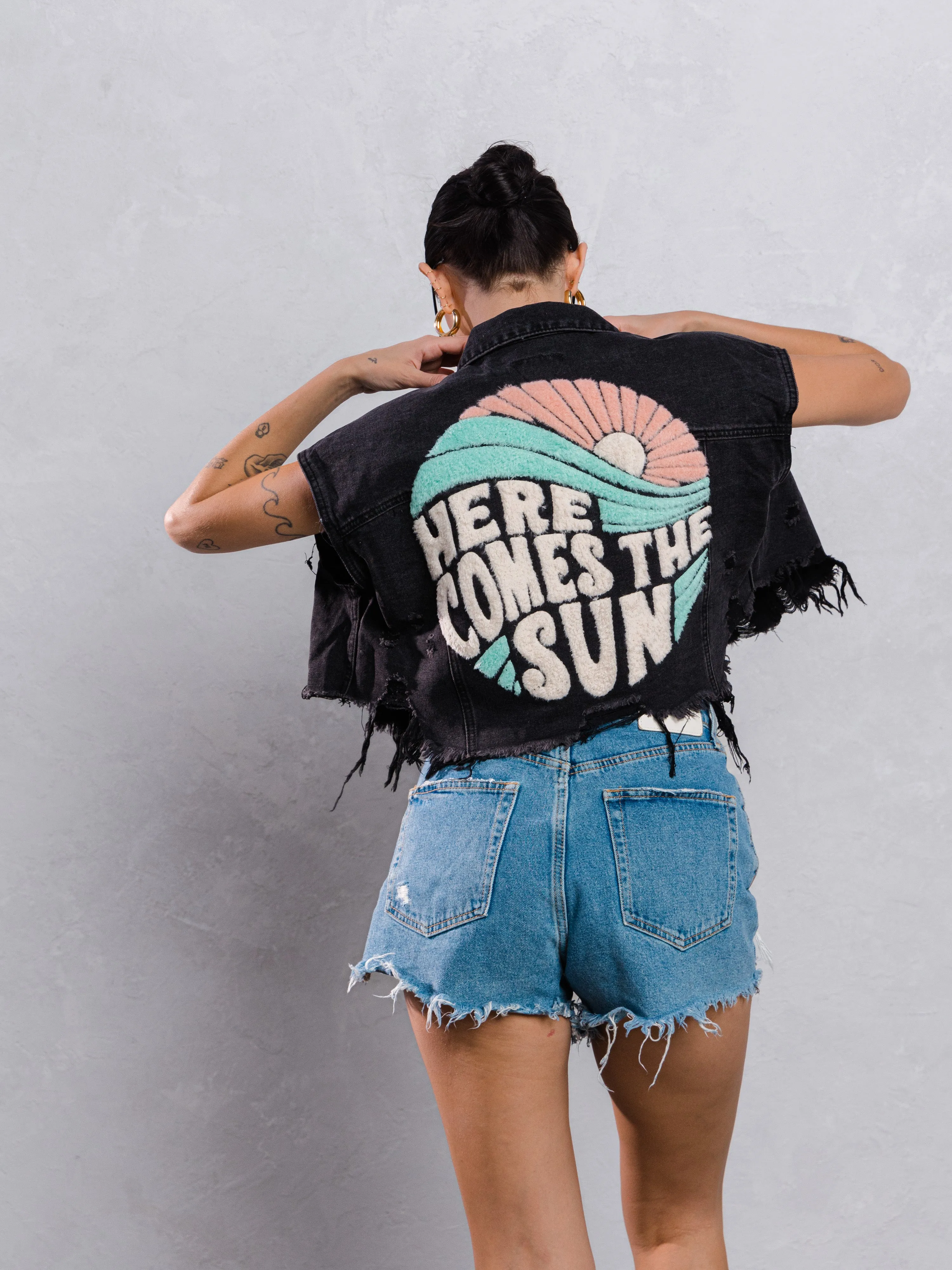 HERE COMES THE SUN Crop Denim Vest