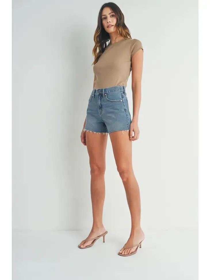 HIGH RISE FRAYED SHORT