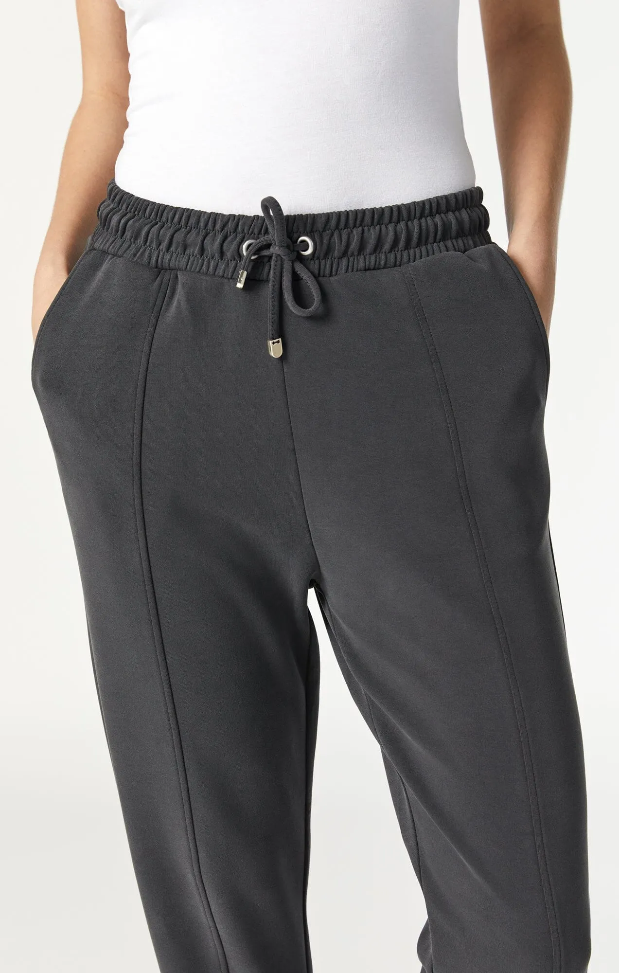 SLIM STRAIGHT SWEATPANTS IN BLACK